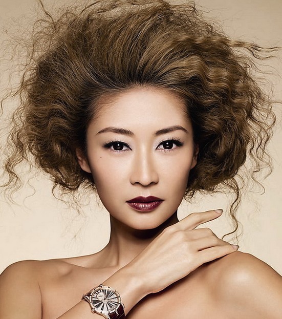 偷师范冰冰短发小卷爆炸头做回性感小野猫