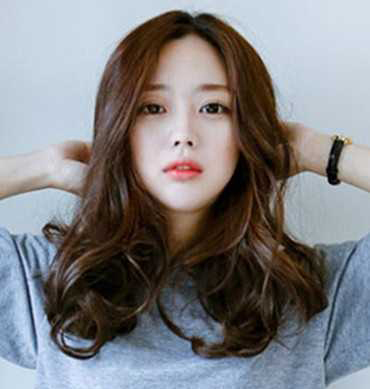 甜美可爱的韩式长卷发图片