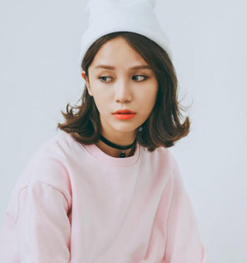 勾勒出无比的时尚感来,而且气质的内蓬短发打造出个性与时尚的一面