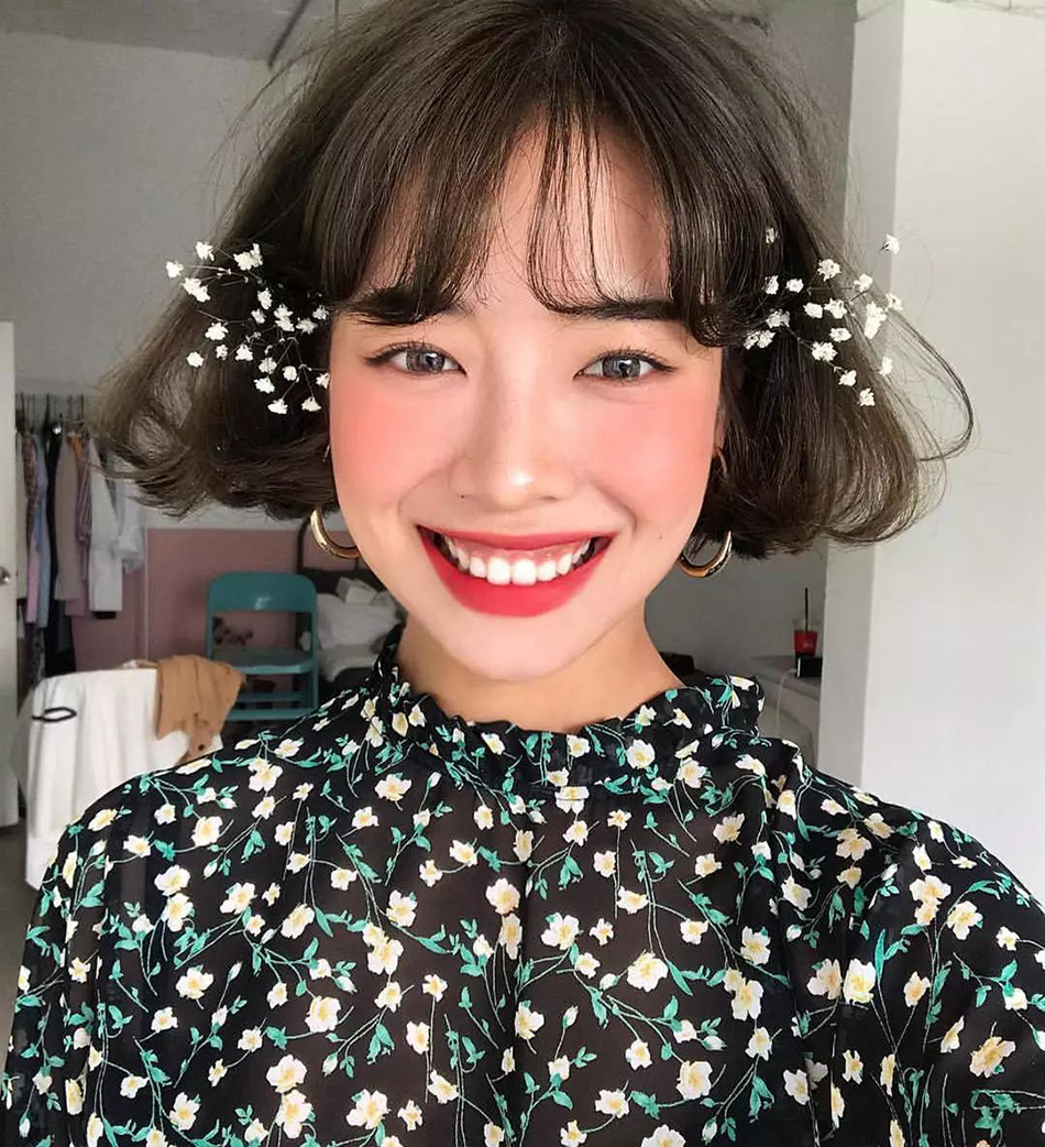 俏皮复古短卷发发尾外翻内扣任性美