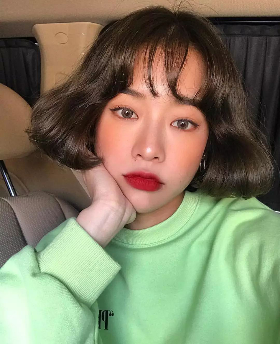 俏皮复古短卷发发尾外翻内扣任性美