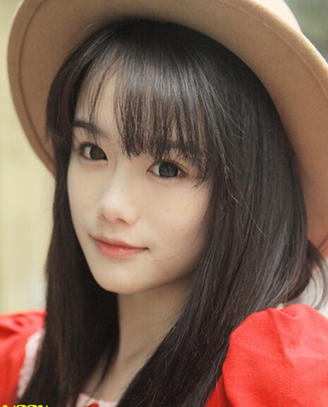 清新好看的女生中长直发发型