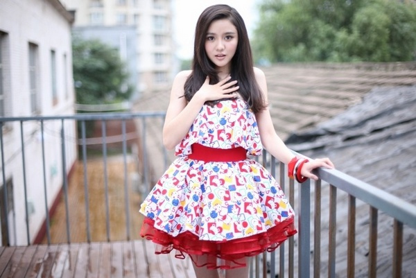 川足美女老总艾如私房发型照