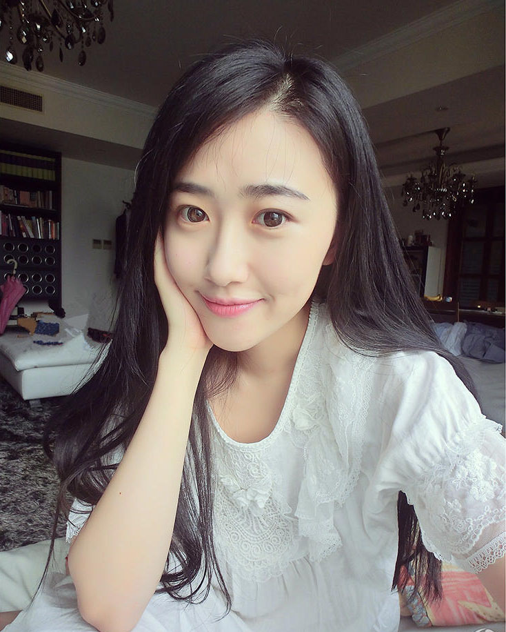 人大校花康逸琨新发型变知性女神