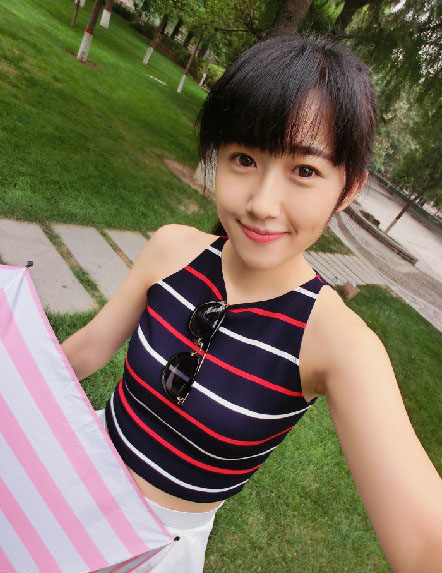 人大校花康逸琨新发型变知性女神