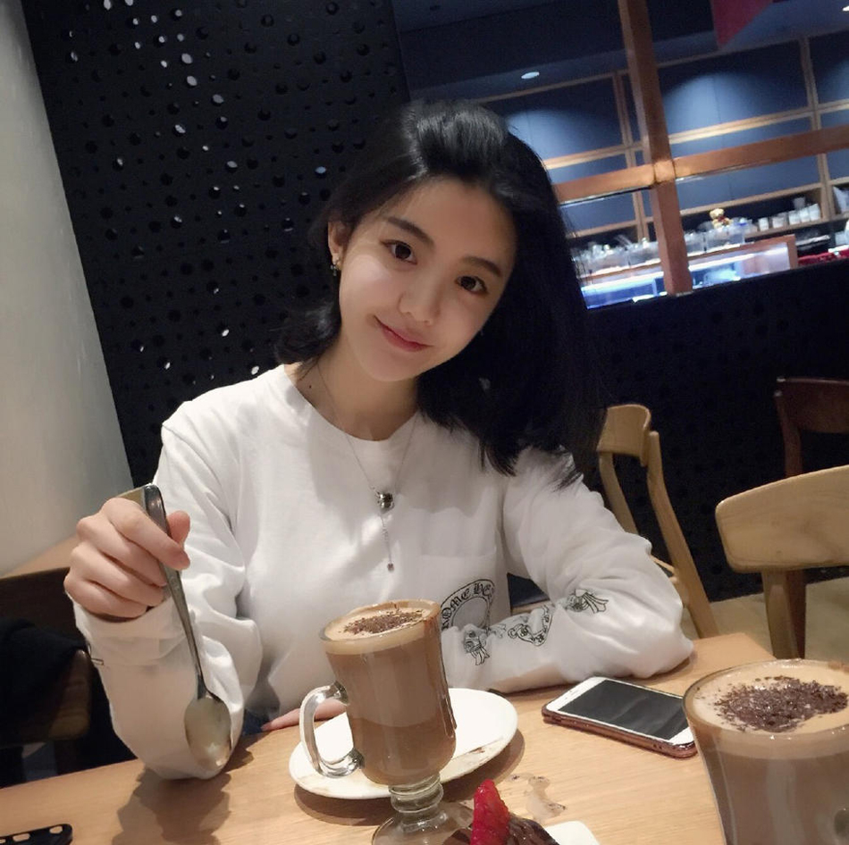 罗森文女友曝光留短发清纯可爱