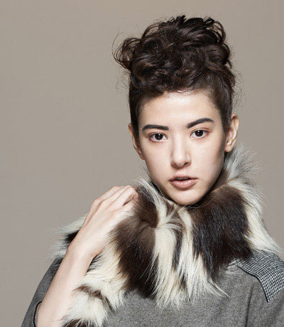 高耸露额辫子盘发教程图解,盘发图片,发型图片