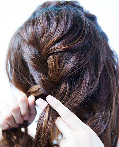 女生蜈蚣辫发型扎法图片