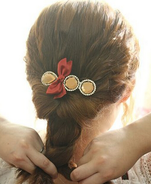 韩式低马尾麻花辫蓬松扎法