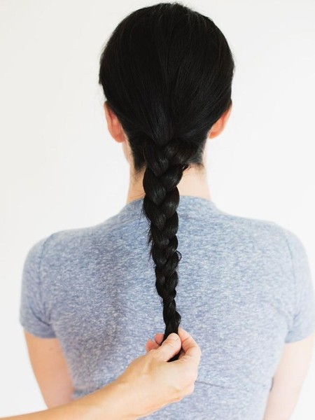 简单麻花辫低发髻盘发图解片