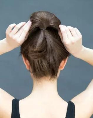 夏天头发怎么扎好看又凉快无刘海包包头简单扎法图解片