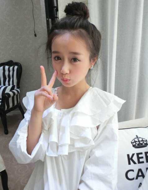 适合小女生的甜美丸子头扎法图解片