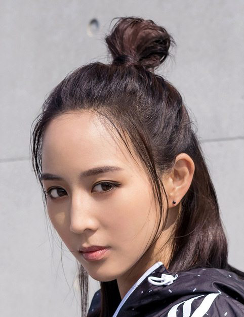 10秒就能搞定半丸子头成明星机场发型首选片