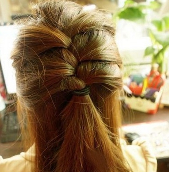 超漂亮马尾蜈蚣辫的的扎法图解片