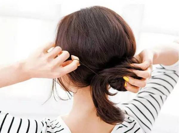 戴眼镜怎么扎头发好看女生戴眼镜适合的发型图片大全片