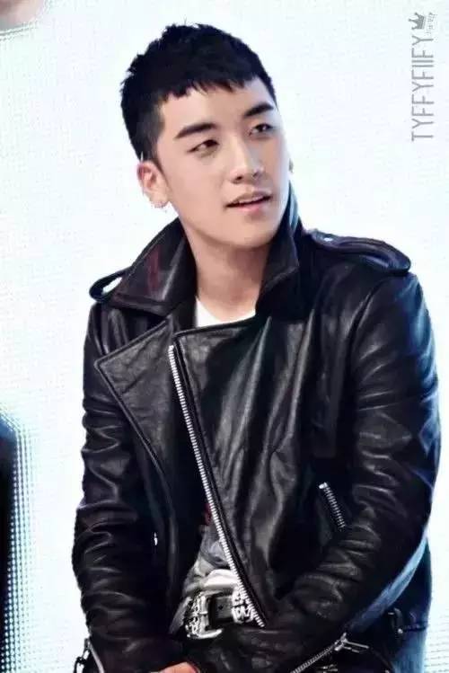 三七分s型卷发层次感短刘海男生发型打理小技巧