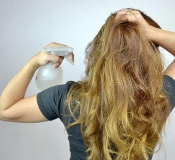 第八步:等头发天然晾干之后,灵动蓬松的加州少女卷发发型就成了,非常