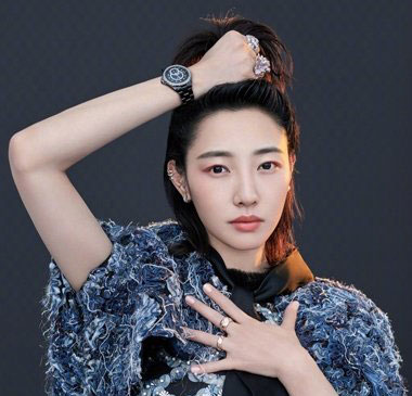 白百合中长发演绎现代都市张扬风,女明星图片,发型图片