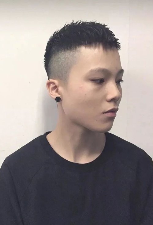 13岁男学生发型短发图片