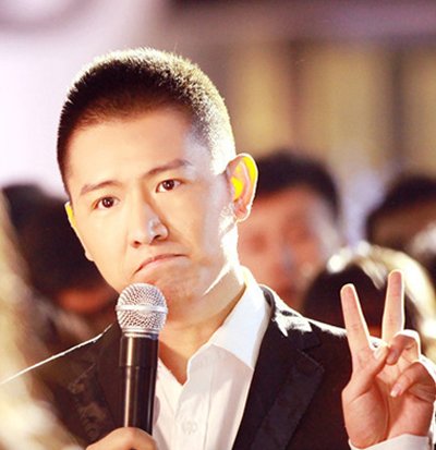 快手瓜子脸男生板寸照片男生两边刮光的板寸发型图片