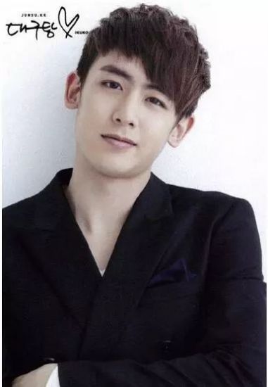 10款男生两边剃短中间偏梳发型,短发图片,发型图片