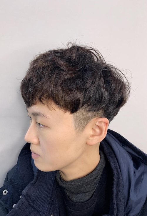韩系卷发男图片
