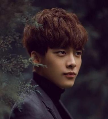 男生纹理烫c型刘海怎么打理