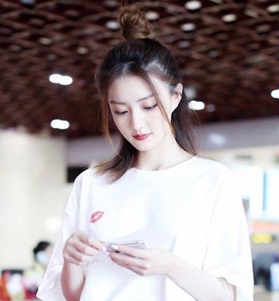 小方脸徐璐超短发变中发更美了 徐璐创意扎发发型个性十足