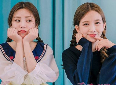 两边各编一条麻花辫