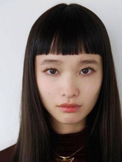 最新流行日系二次元刘海发型彰显个性潮流的女生中长发