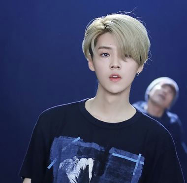 男生染发时尚颜色样式中亚麻色染发系列最具独特层次感