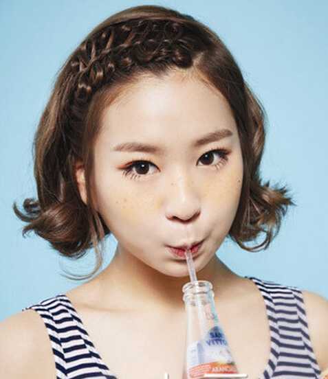 百搭荷叶头卷发卷出女人味