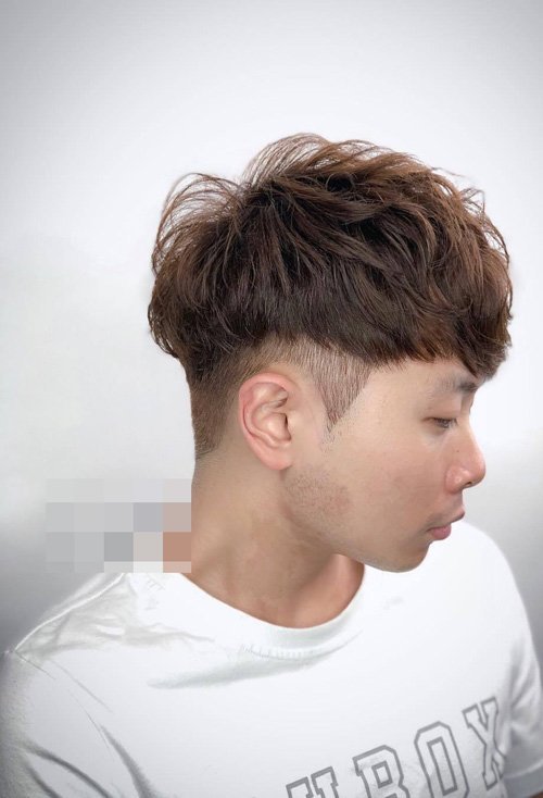 半蘑菇头发型男生图片