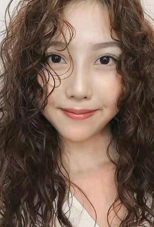 百搭个性的羊毛卷发设计化身清爽靓女的卷发图集