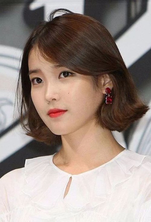 韩国女孩子外翻卷发超迷人打理潮流的卷烫头发造型