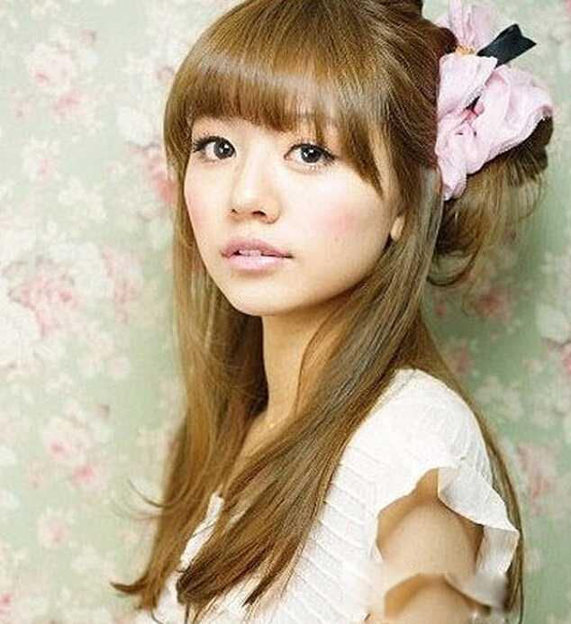 日式甜美侧丸子头的扎法图解