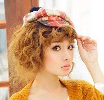 女生烟花烫发型甜美又流行