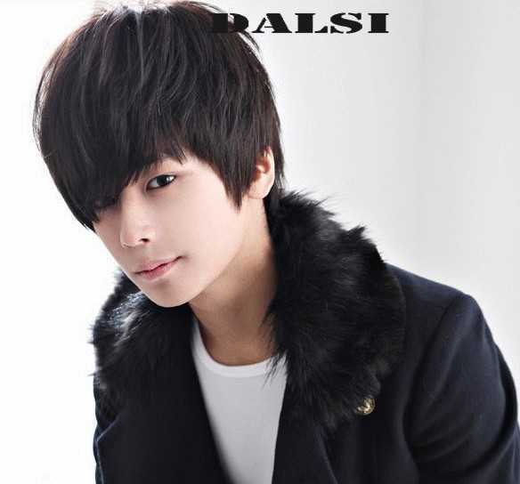 流行男生定位烫发型打造阳光帅气男