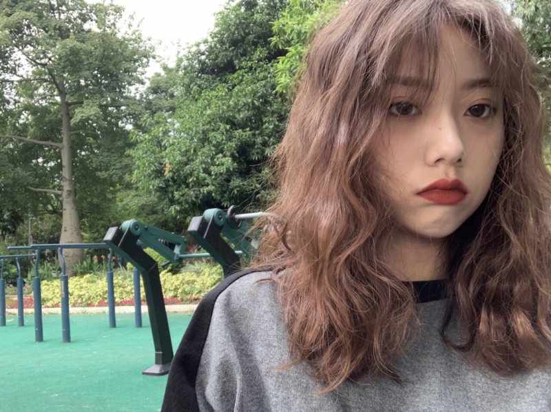 甜美森系蛋卷头中短发尴尬期烫发首选