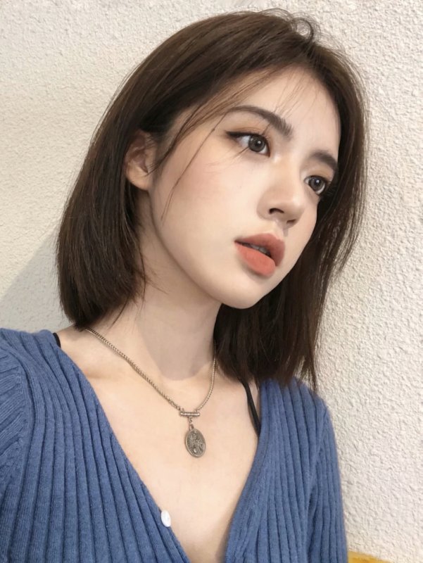 女生一定要尝试的免打理减龄短发