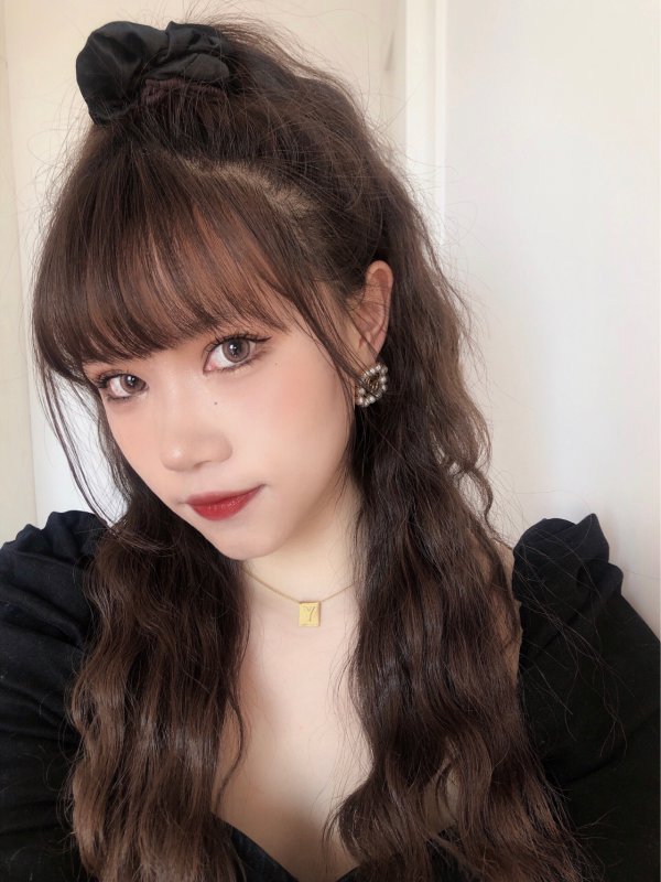 显发量又减龄的秘密高马尾加上蛋卷头