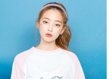 学生低马尾怎么扎好看五款好看学生低马尾发型演示