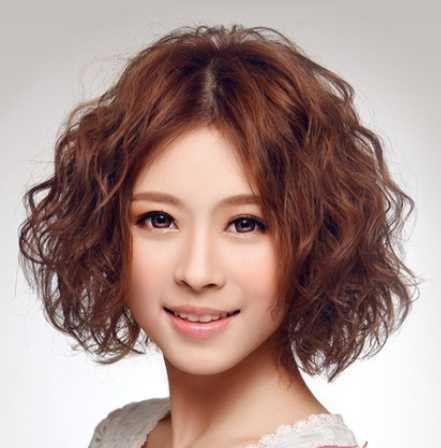 流行短发烫发韩式女生短发玉米烫发型