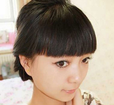 唯美好看的女孩子蘑菇头盘发,前面的刘海营造出了甜美可爱,则后面头发