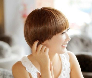女生时尚蘑菇头发型