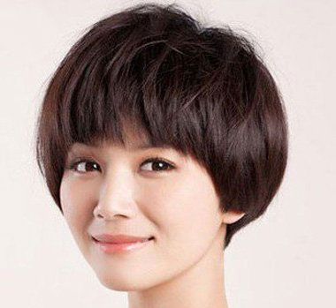 蘑菇头中间带一撮毛的发型图片女生蘑菇头发型