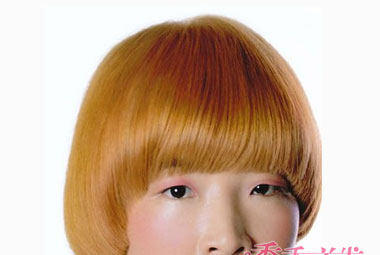 蘑菇头染色发型女生蘑菇头发型