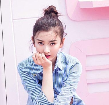 爱美食爱萌宠的宋祖儿夏天丸子头发型演绎活力