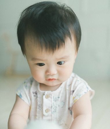 女婴儿宝宝稚嫩短发发型小女孩俏皮短发图片