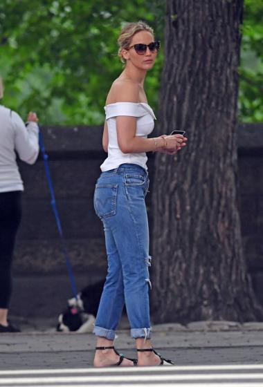 詹妮弗劳伦斯性感街拍美图36